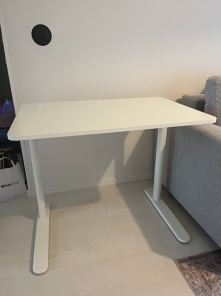 IKEA valkoinen työpöytä / kirjoituspöytä