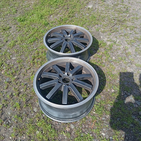 Alumiinivanteita 2kpl olleet toyotassa