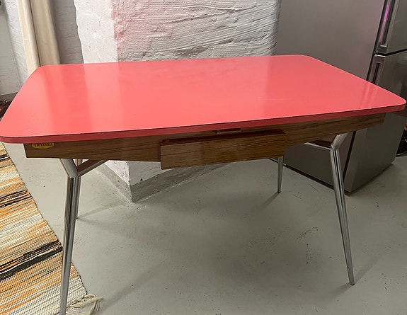 Italian Vintage Pöytä