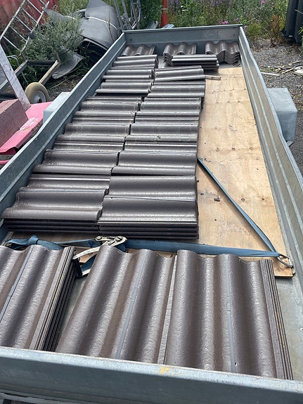 Ruskeat kattotiilet ormax