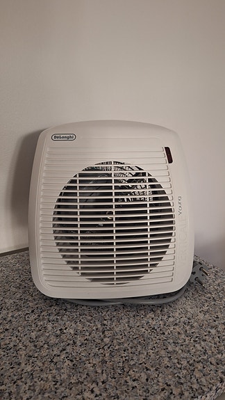 Delonghi verticale young tuuletin/lämmitin