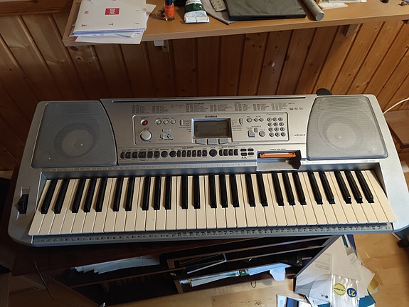 Yamaha PSR450 kosketinsoitin harmaa