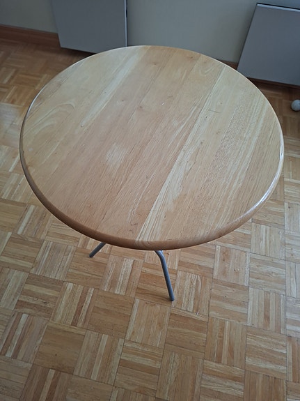 pikkupöytä