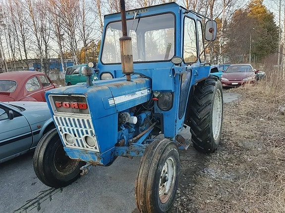 Traktori FORD 3000 Kotiin toimitus