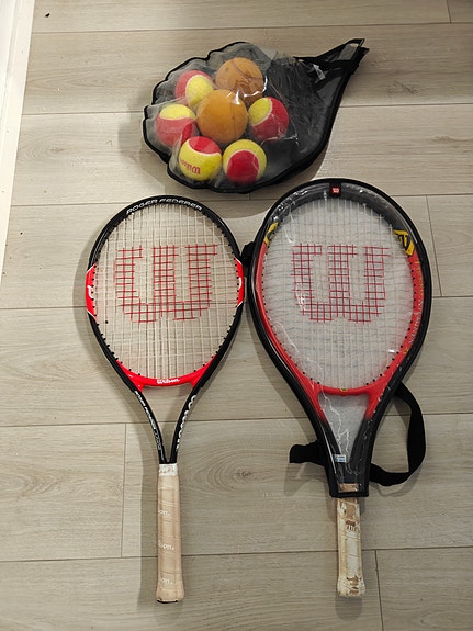Lasten koon Wilson tennismailat ja harjoituspallot