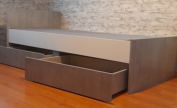 90cm leveä Billund-sänky säilytyslaatikoilla