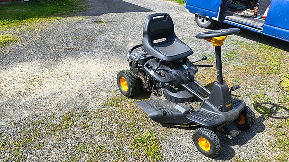 Ajettava ruohonleikkuri