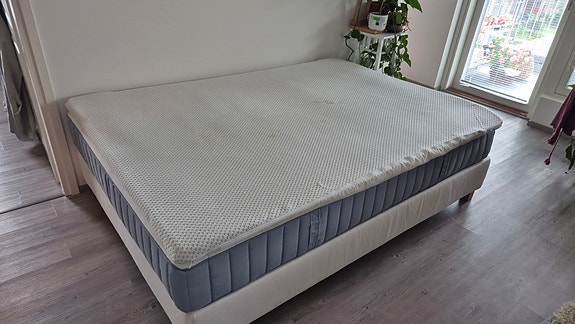 IKEA VALEVÅG ja ESPEVÄR sänky + petari Wellpur 140cm