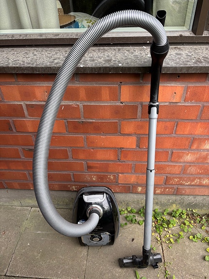 Bosch pölynimuri musta