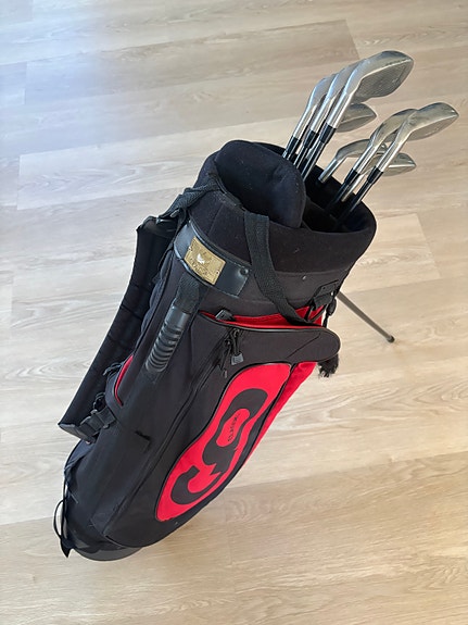 Golfmailasetti ja bägi