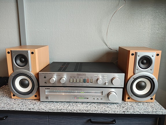 Stereo setti Luxman vahvistimella, Yamaha virittimellä ja Panasonic kaiuttimilla