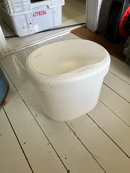 IKEA valkoinen säilytyslaatikko kannella