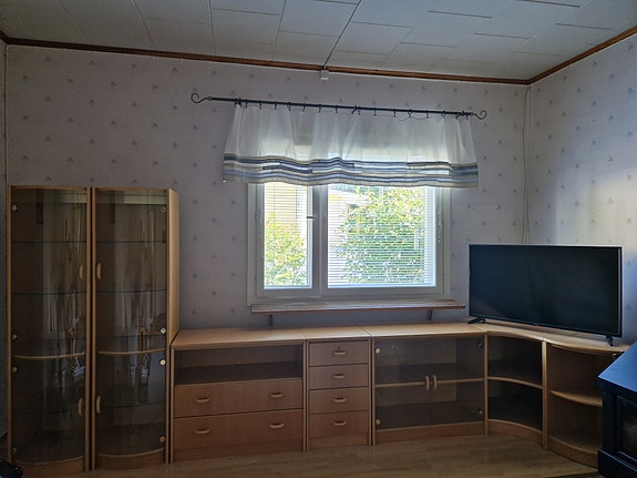Timantti hyllyt ja vitriini
