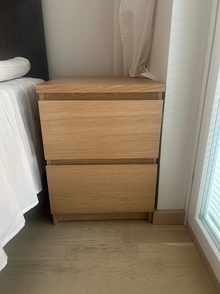 IKEA MALM yöpöytä