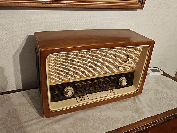Grundig, toimiva putkiradio