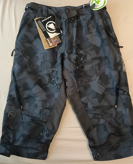 Endura Hummvee 3/4 -pyöräilyhousut L musta camo