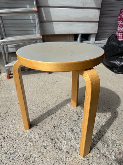 Artek 60 jakkara, koivu/harmaa TARJOA