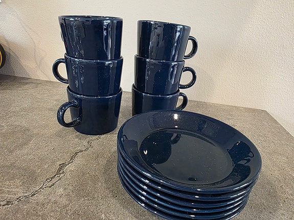 Iittala Teema tummansininen kahvikuppi ja lautanen -setti