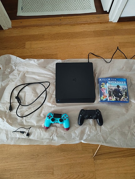 Ps4 konsoli, ohjaimet, pelit ja 23 tuumainen samsung televisio
