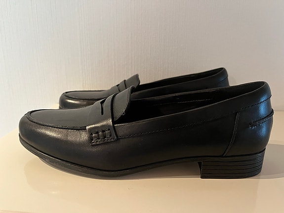 Clarks nahkaloaferit koko 40 musta