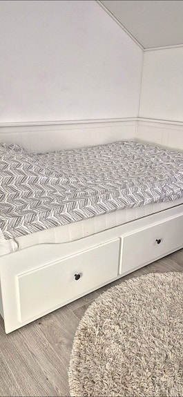 Myydään Ikean Hemnes sohvasänky