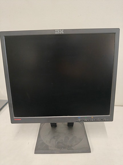 IBM 19" LCD näyttö musta