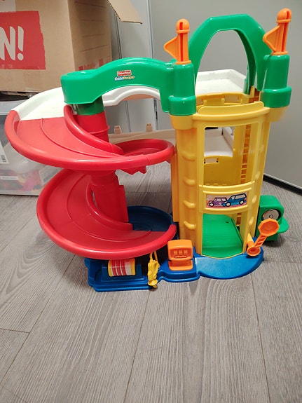 Fisher-Price Little People autorata / parkkitalo lelu