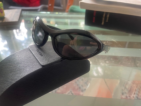 Prada aurinkolasit