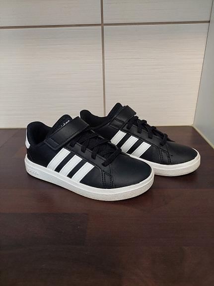 Adidas lenkkarit