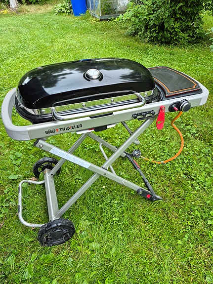 Weber Traveler kaasugrilli musta