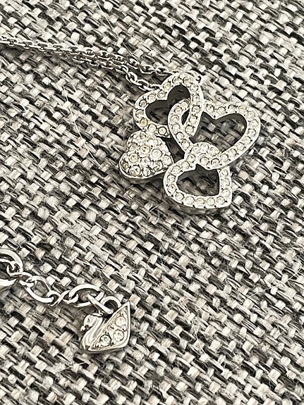 Swarovski kaulakoru sydän-riipus ja ketju