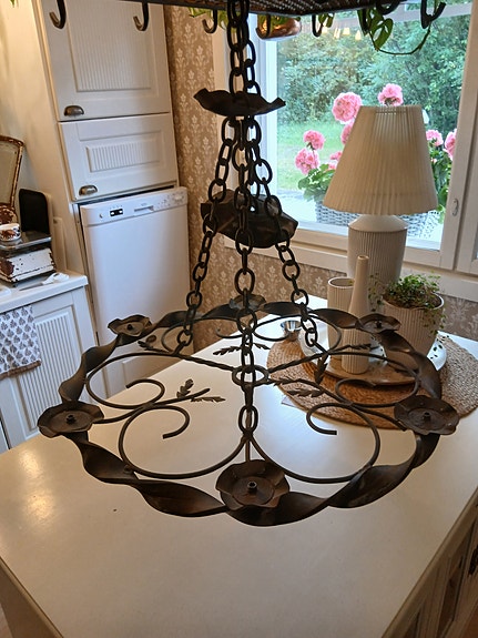 Todella vanha/painava kynttelikkö