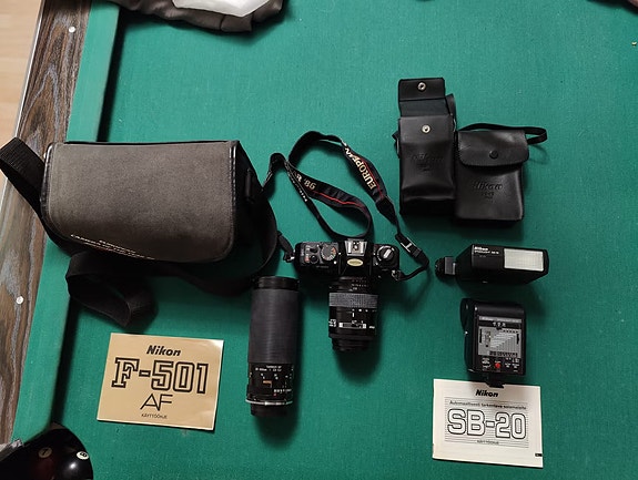 Nikon F-501 filmikamera + hyvät varusteet
