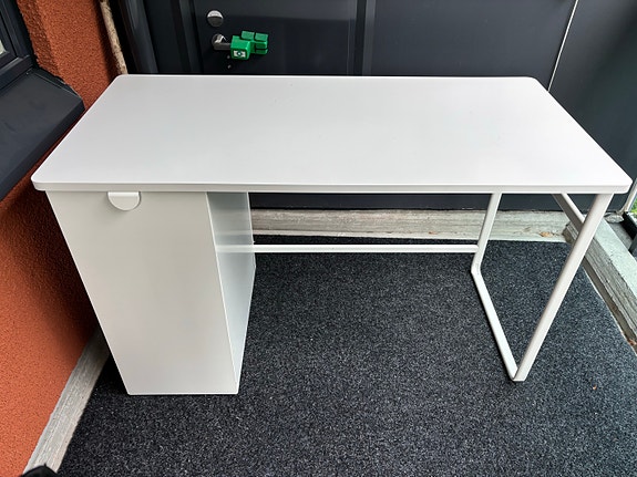IKEA Lärande kirjoituspöytä valkoinen kaapilla