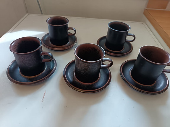 Vintage Arabia ruskeat Ruska kahvikupit ja lautaset 5 kpl