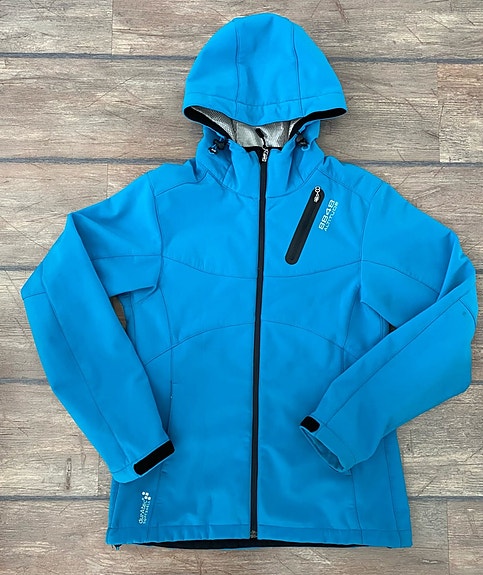 8848 Altitude takki