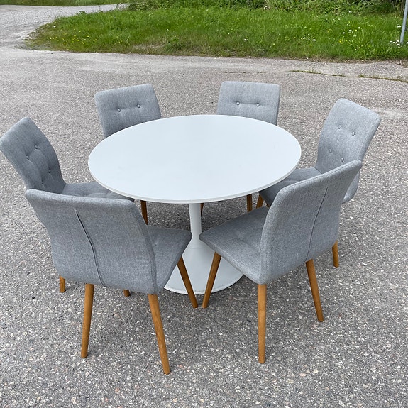 Valkoinen pyöreä ruokapöytä ja 6 harmaata tuolia