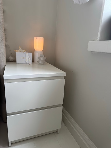 Ikea Malm yöpöytä
