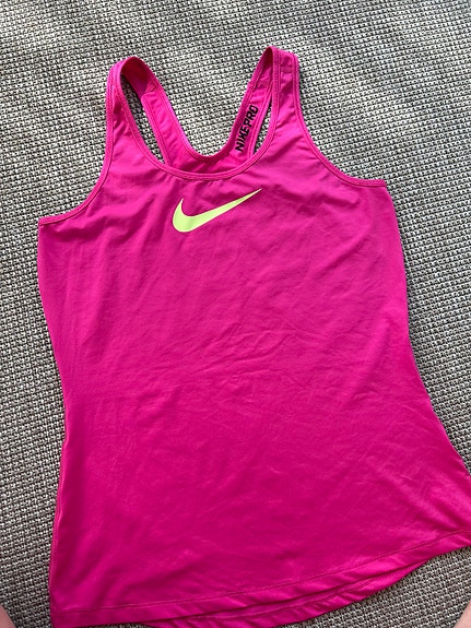 Nike urheilutoppi L