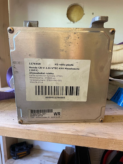 Honda CR-V 2.0i-VTEC 4x4 moottorinohjainyksikkö ECU 37820-PNL-G01