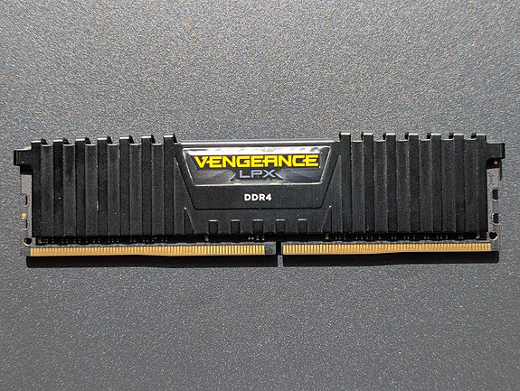Corsair Vengeance LPX DDR4 2666 MHz 16 Gt (1 x 16 Gt) -muistimoduli