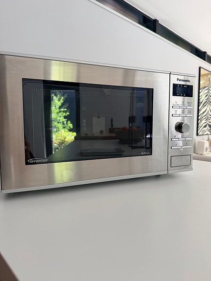 Panasonic mikroaaltouuni grillitoiminnolla