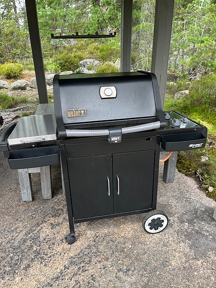 Weber kaasugrilli musta