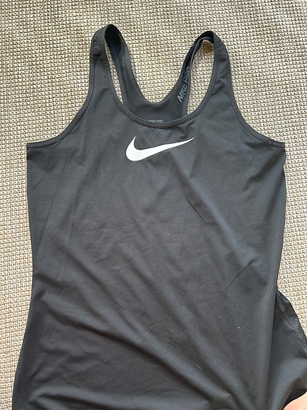 Nike urheilutoppi L