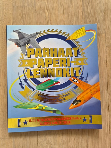 Parhaat paperilennokit puuhakirja
