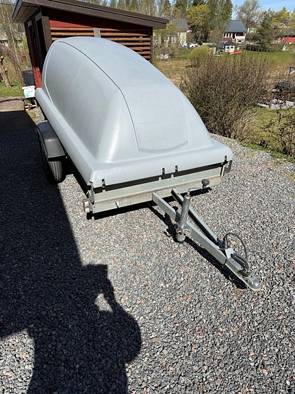 Muuli 1250 Xi peräkärry kuomulla