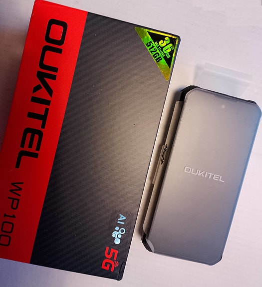 Oukitel WP 100 - Androin älypuhelin 33.000 mAh akulla.