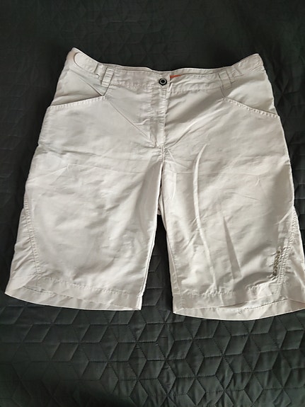 Naisten icepeak shortsit