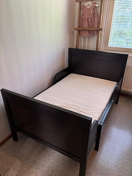 Jatkettava lastensänky