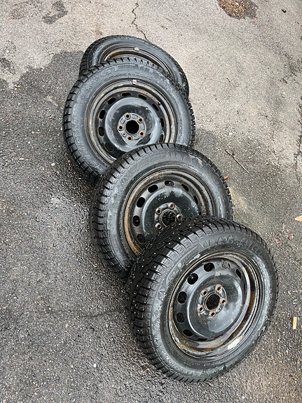 Nastarenkaat 195/65/15 uudenveroiset
